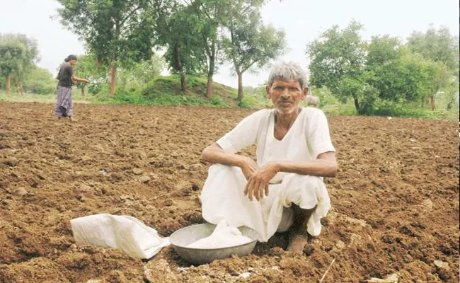 Telangana Farmers Waiting For Loan Waiver - Sakshi