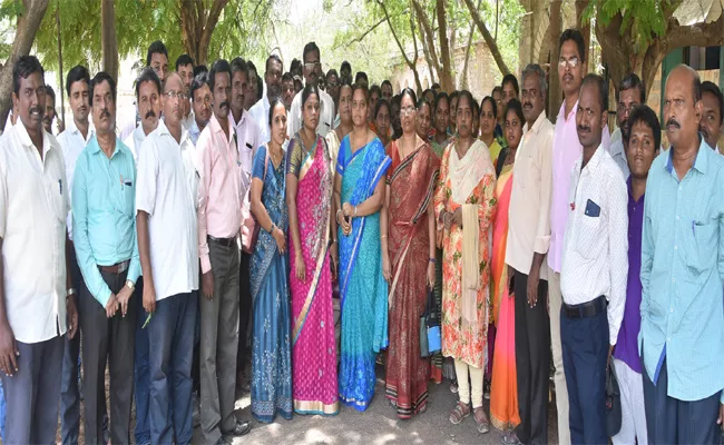 DEd Teachers Started Strike For Remuneration In Guntur - Sakshi