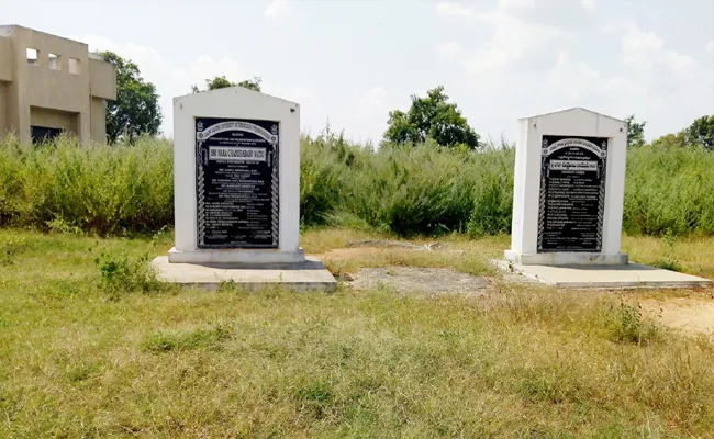 Three Years Back Chandra Babu Established Memorials In Nuziveedu IIIT - Sakshi