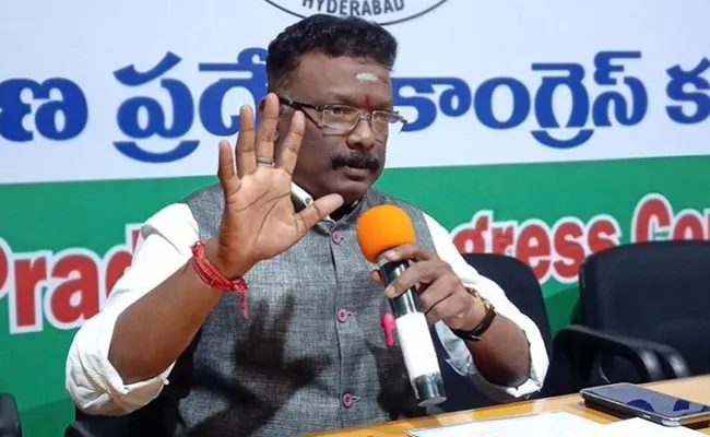 AICC Spokesperson Dasoju Sravan Kumar Slams TRS Government - Sakshi