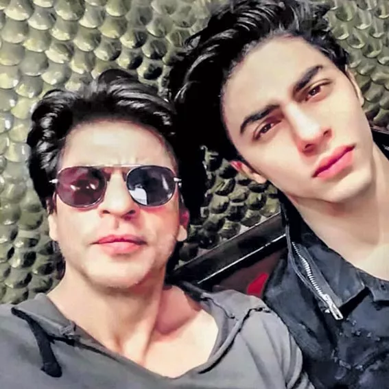 Shah Rukh Khan, son Aryan lend voice to 'The Lion King' in Hindi - Sakshi