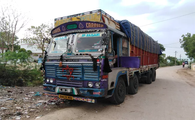 Lorry Seized For Distributing Fake Seeds In Bichkunda, Kamareddy - Sakshi