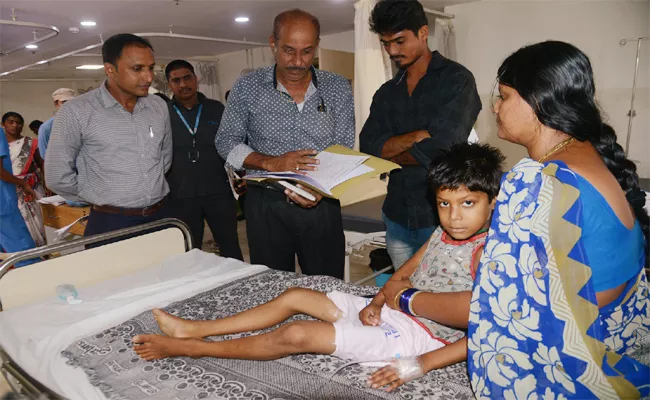 Alla Nani Helped To Kidney Patient In Anakapalle, Visakapatnam - Sakshi