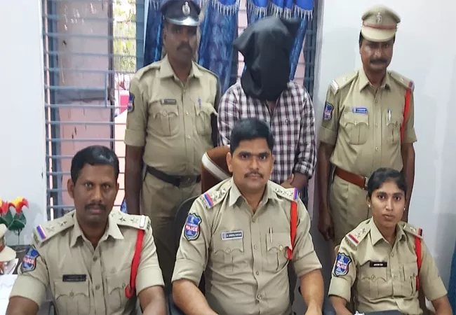 Man Arrested Matrimonial Fraud Wanaparthy - Sakshi