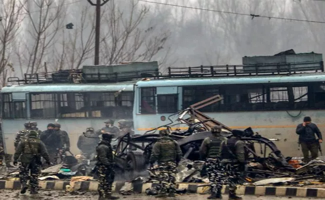 Pulwama Car Operative Jaish  Terrorist Killed In Encounter - Sakshi