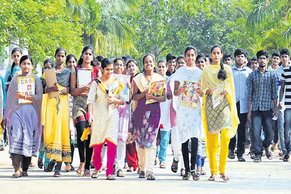 Students Focus On Those Five Colleges - Sakshi