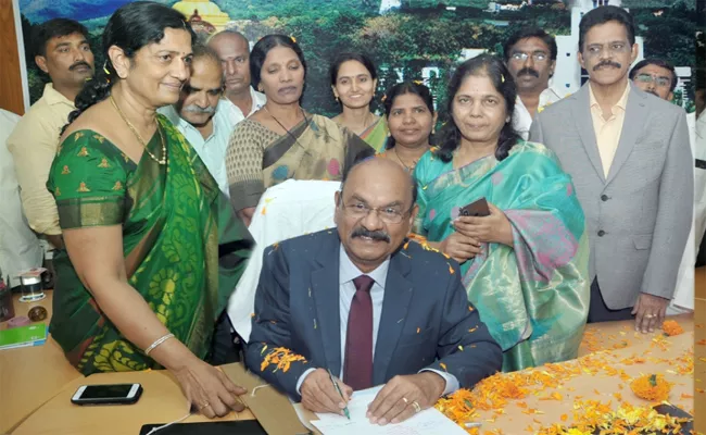 SVU Vice Chancellor Resigns..? - Sakshi