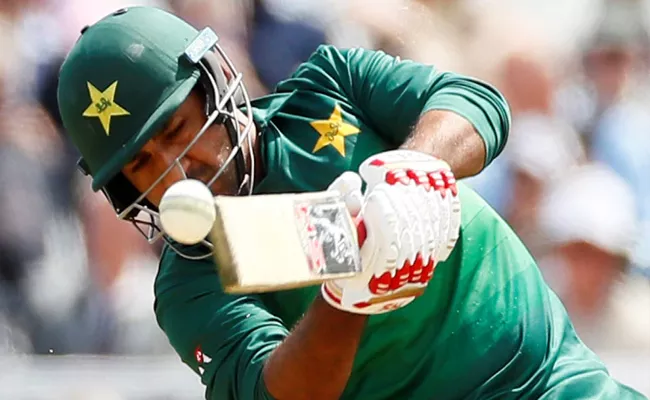 PCB Chairman Telephones Sarfraz Ahmed To Be Focus On Upcoming Matches - Sakshi