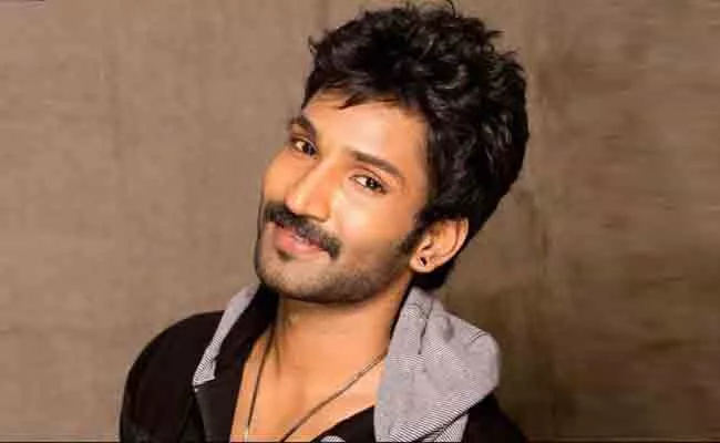 Aadhi Pinisetty Signs A New Movie As Sports Drama - Sakshi