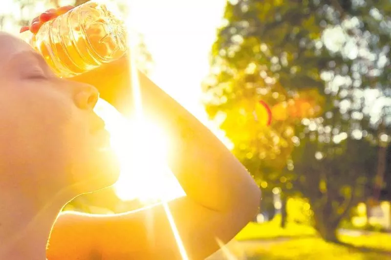 Country battles heatwave conditions, temperature nears 51°C in Rajasthan - Sakshi