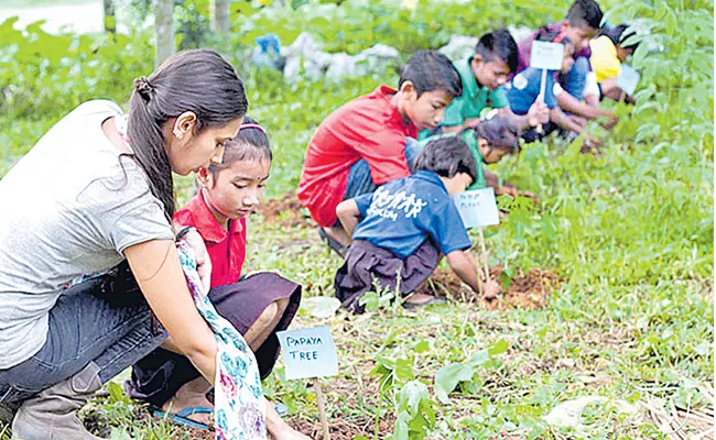  Philippines everyone who wants to read the degree must be planted at 10 plants - Sakshi