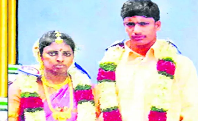 Wife Murdered By Husband For Using Tick Tock - Sakshi