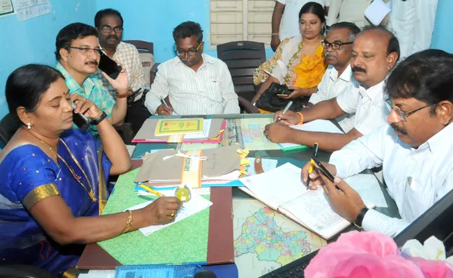 Dont Use Seeds Wait Rains Farmers Warangal - Sakshi