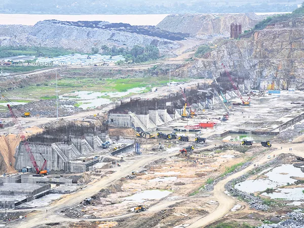 Heavy work pending in polavaram headworks - Sakshi