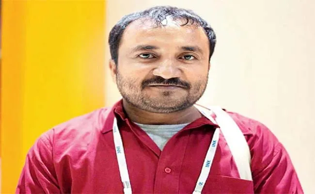 Super 30 Teacher Anand Kumar Was Impressed By Hrithik Roshan And Vikas Bahl  - Sakshi