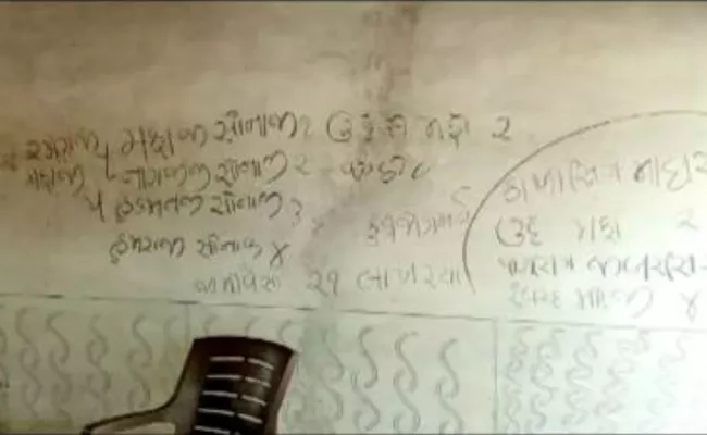 Moneylender Kills Gujarat Family Scribbles Reason on House Wall - Sakshi