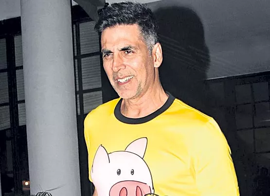 Akshay Kumar confirms Tip Tip Barsa Paani in Sooryavanshi - Sakshi