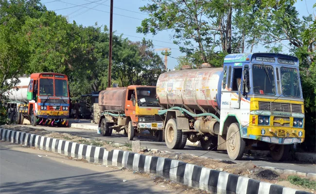 Hyderabad People Facing Water Problem - Sakshi