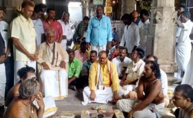 Rajinikanth Brother Did Pooja To Become Rajini As CM - Sakshi