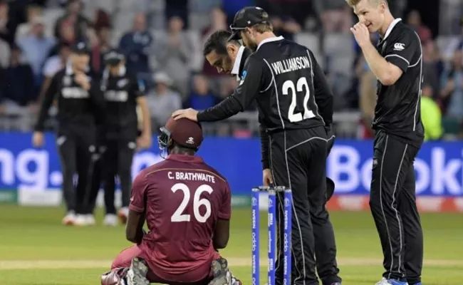 Photo of Williamson consoling Brathwaite hit among World Cup fans - Sakshi