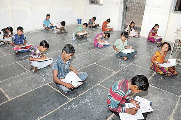 Huge craze for Gurukul seats - Sakshi