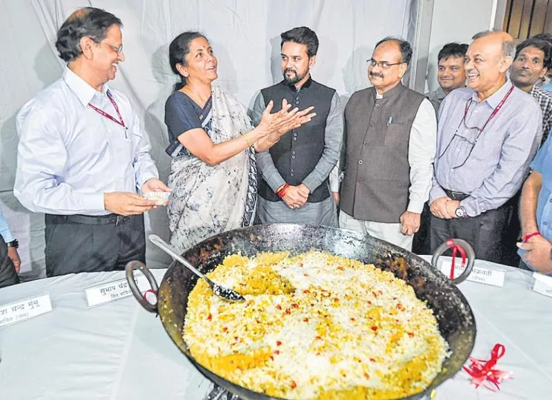 Halwa ceremony held at finance ministry - Sakshi