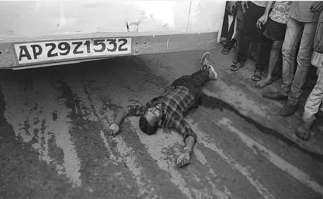 Man Crushed To Death Under Bus In Kashibugga, Srikakulam District - Sakshi