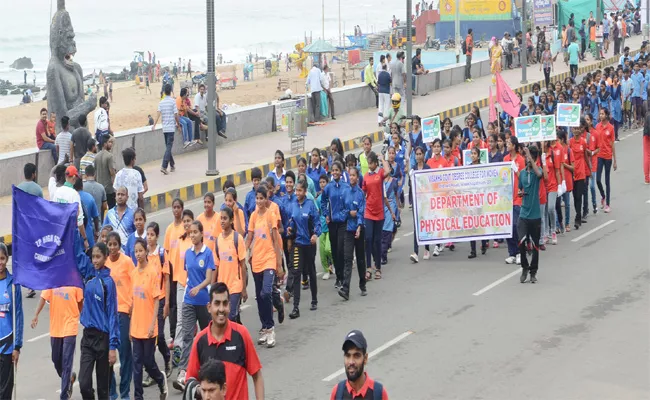 Olympic Day Has Exciting Run on the Visakha RK Beach - Sakshi