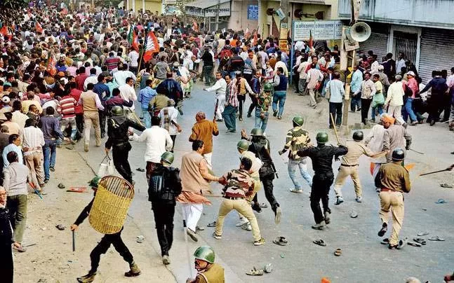 2 Killed in Clashes Between BJP and TMC 'Supporters' in Bhatpara as West Bengal - Sakshi