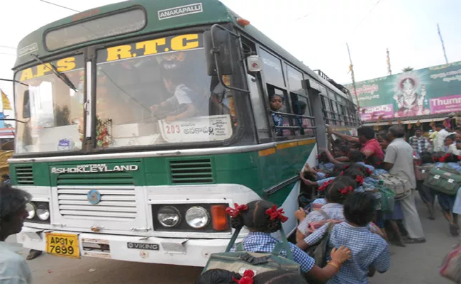 Commuters Facing Problems with Lack Of Bus Shelters In Visakhapatnam - Sakshi