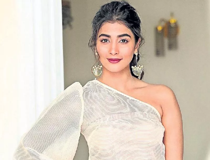 Pooja Hegde Roped in for Mumbai Saga - Sakshi