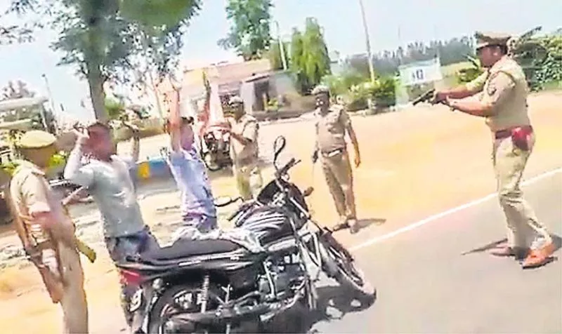 Cops check vehicles at gun point in UP' Badaun - Sakshi