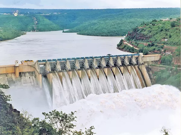 Telugu states focus on moving the Godavari waters to Srisailam - Sakshi