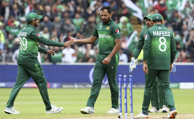 World Cup 2019 New Zealand Set 238 Runs Target For Pakistan - Sakshi