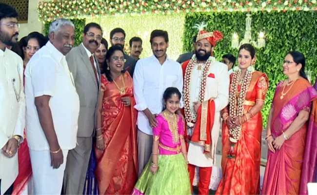 YS Jagan Attends Retd IAS Samuel Son Marriage - Sakshi