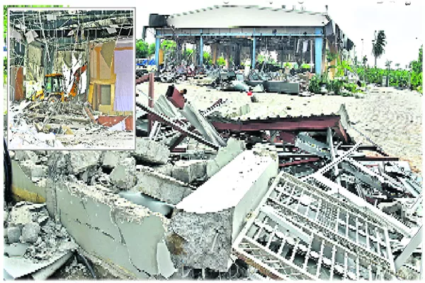 Demolition of Praja Vedika Was Completed As peaceful - Sakshi