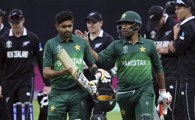 World Cup 2019 Pakistani and Team India Fans Bhangra Dance - Sakshi