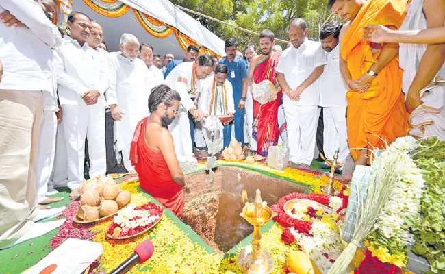 CM KCR Laid Foundation Stone To New Secretariat Buildings - Sakshi