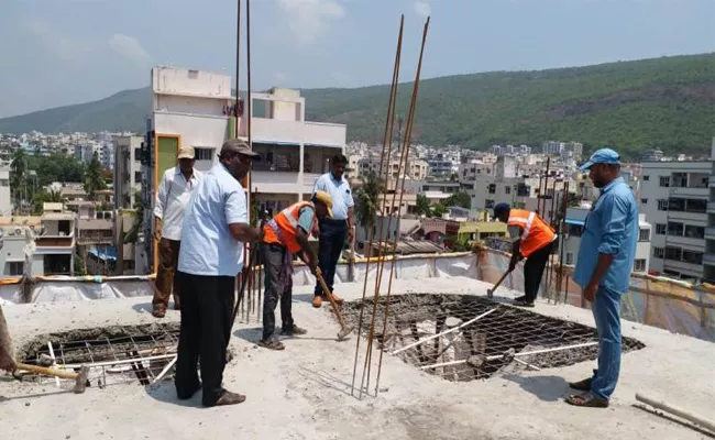 GVMC Dimolishes Illegal Structures In Visakhapatnam - Sakshi