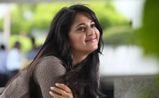 Anushka Shetty Wants To Act In Hollywood Movie - Sakshi