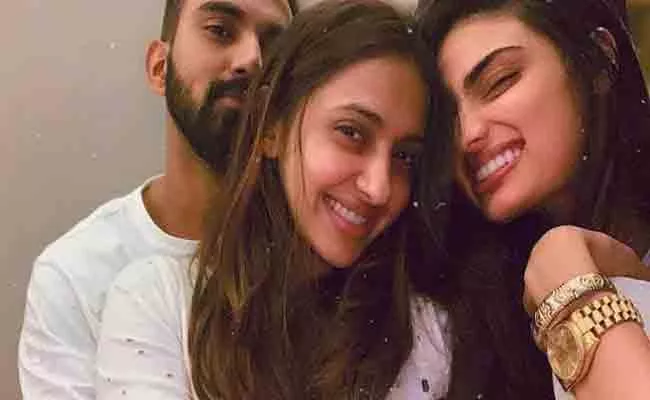 Akansha Ranjan Kapoor Shares Pic Of KL Rahul And Athiya Shetty - Sakshi