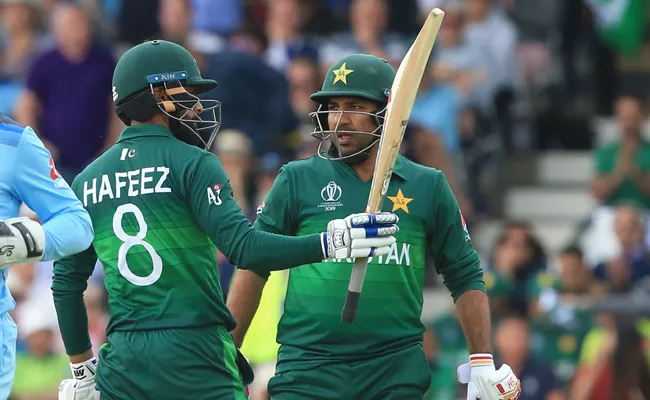 Hafeez, Azam pilot Pakistan to 348 Runs Against England - Sakshi