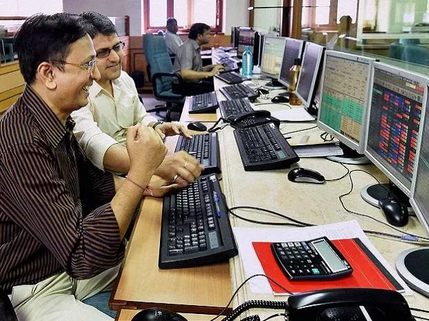 Sensex Ends Above 40k Nifty Above 12k For First Time On Rate Cut Hopes - Sakshi