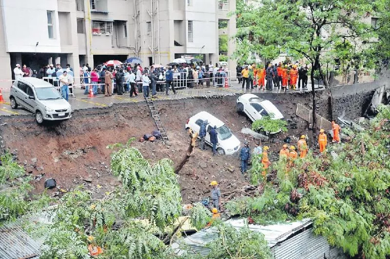 4 kids among 15 killed in Kondhwa wall collapse - Sakshi