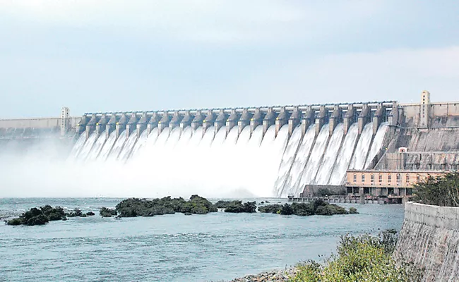 Engineers Works For Diversion Godavari Water To Krishna - Sakshi