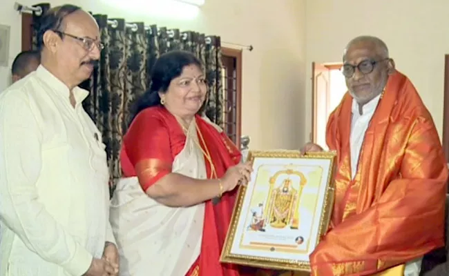 Shobha Raju Meets TTD Chairman YV Subba Reddy - Sakshi