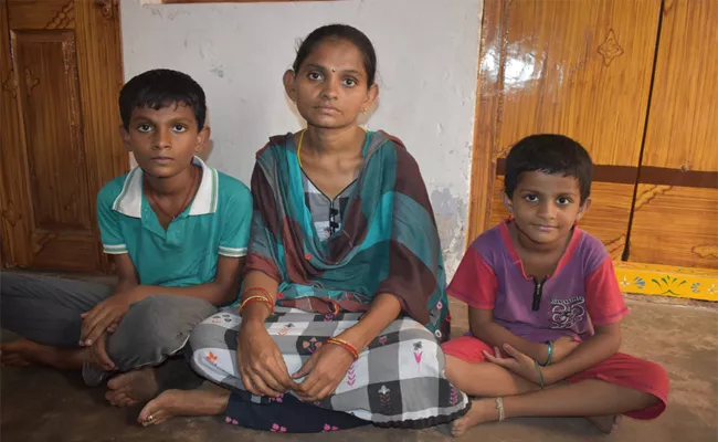 Mother Suffering With Two Children in PSR Nellore - Sakshi