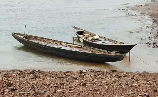 Boat Accident in East Godavari Searching For Dead Bodies - Sakshi