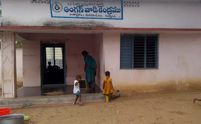 Anganwadi Teachers Campaign In Villages - Sakshi