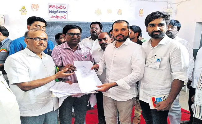 Pilot Won MPTC Elections in Samshabad - Sakshi